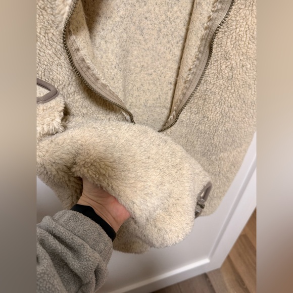 Cozy Cream Sherpa vest made in U.S - Picture 3 of 9